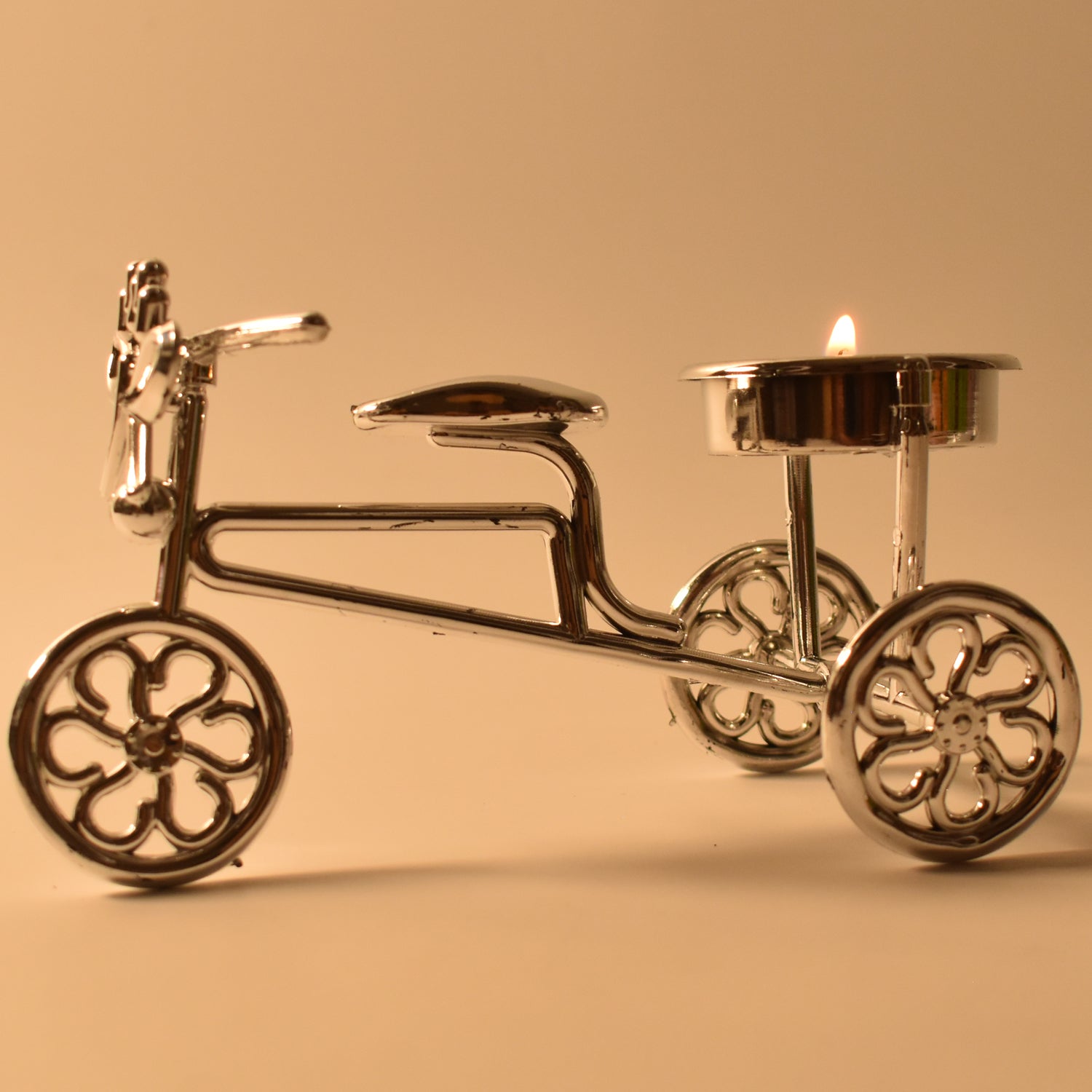Cycle Tealight Holder / Candle Holder Decorative Candle (1 Pc) Cycle Tealight Holder / Candle Holder Decorative Candle (1 Pc)